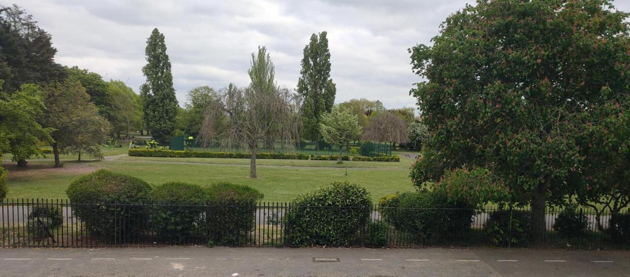 Jewel Of Barking London Vila Exterior foto