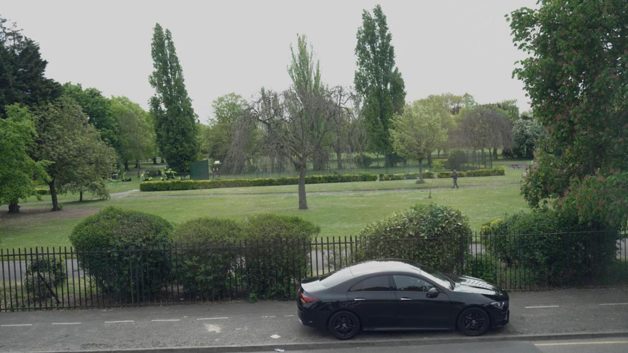 Jewel Of Barking London Vila Exterior foto